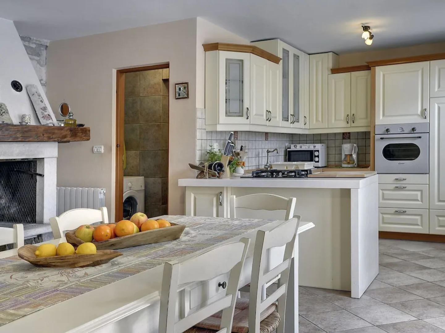 Well Maintained Holiday Home With Private Heated Pool Near the Beach