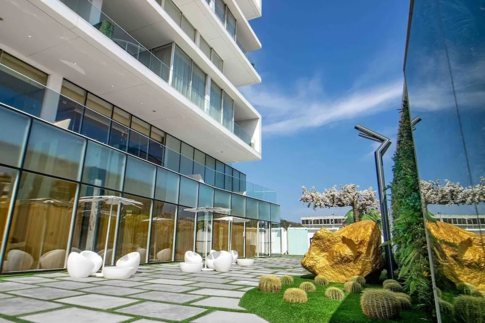 No 1 Oxford Street Hotel And Suites