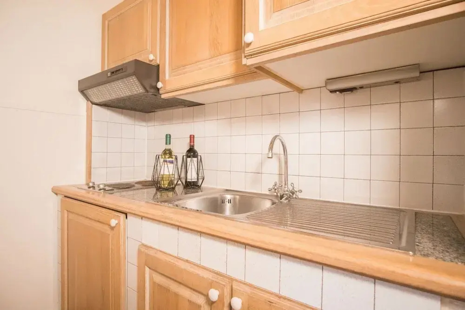 Beautiful Giardino Degli Oleandri two Bedroom Apt Sleeps 6 Plus a Child num 0862