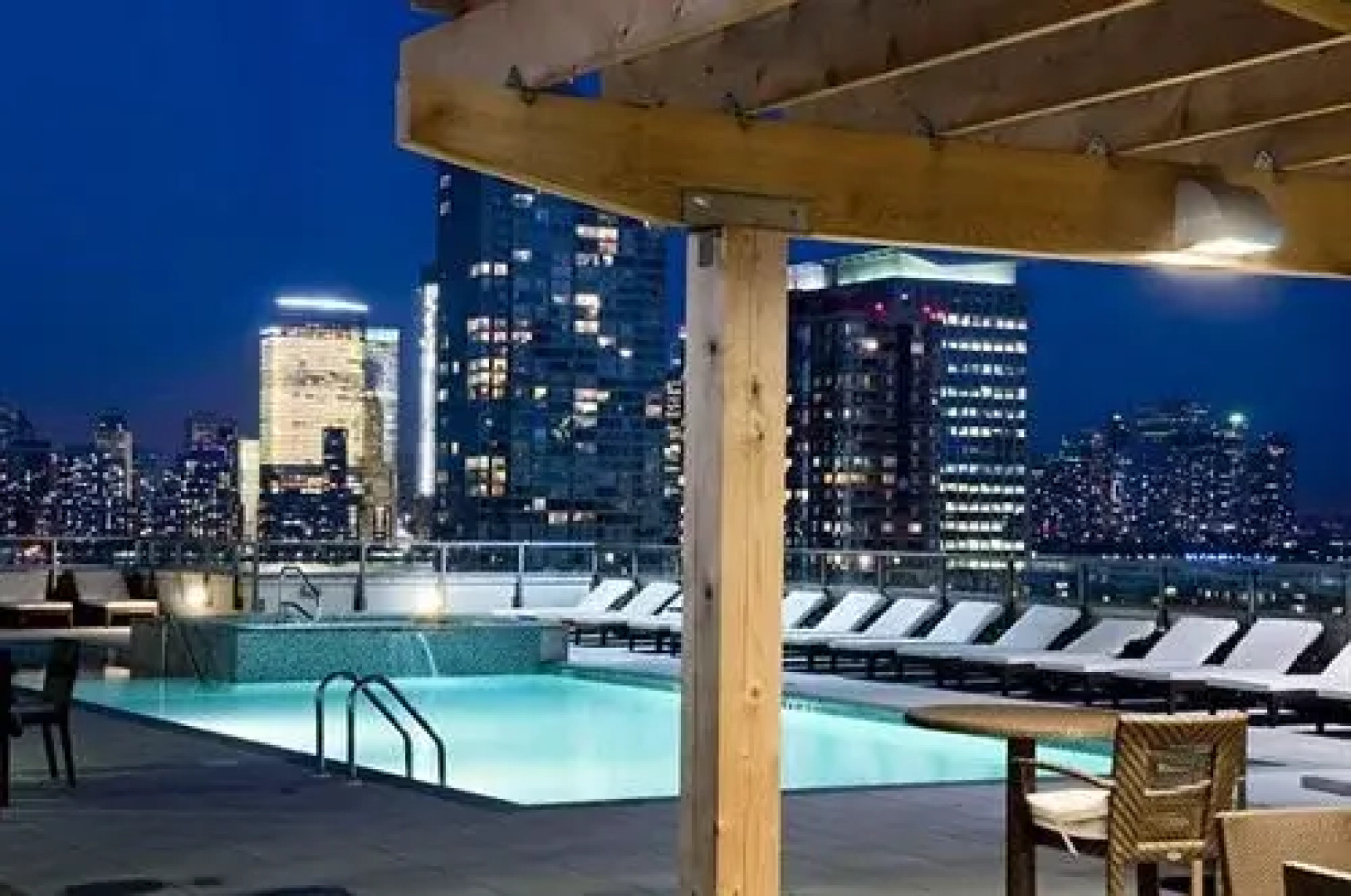 The Mcqueen - Self-Catered Apartment