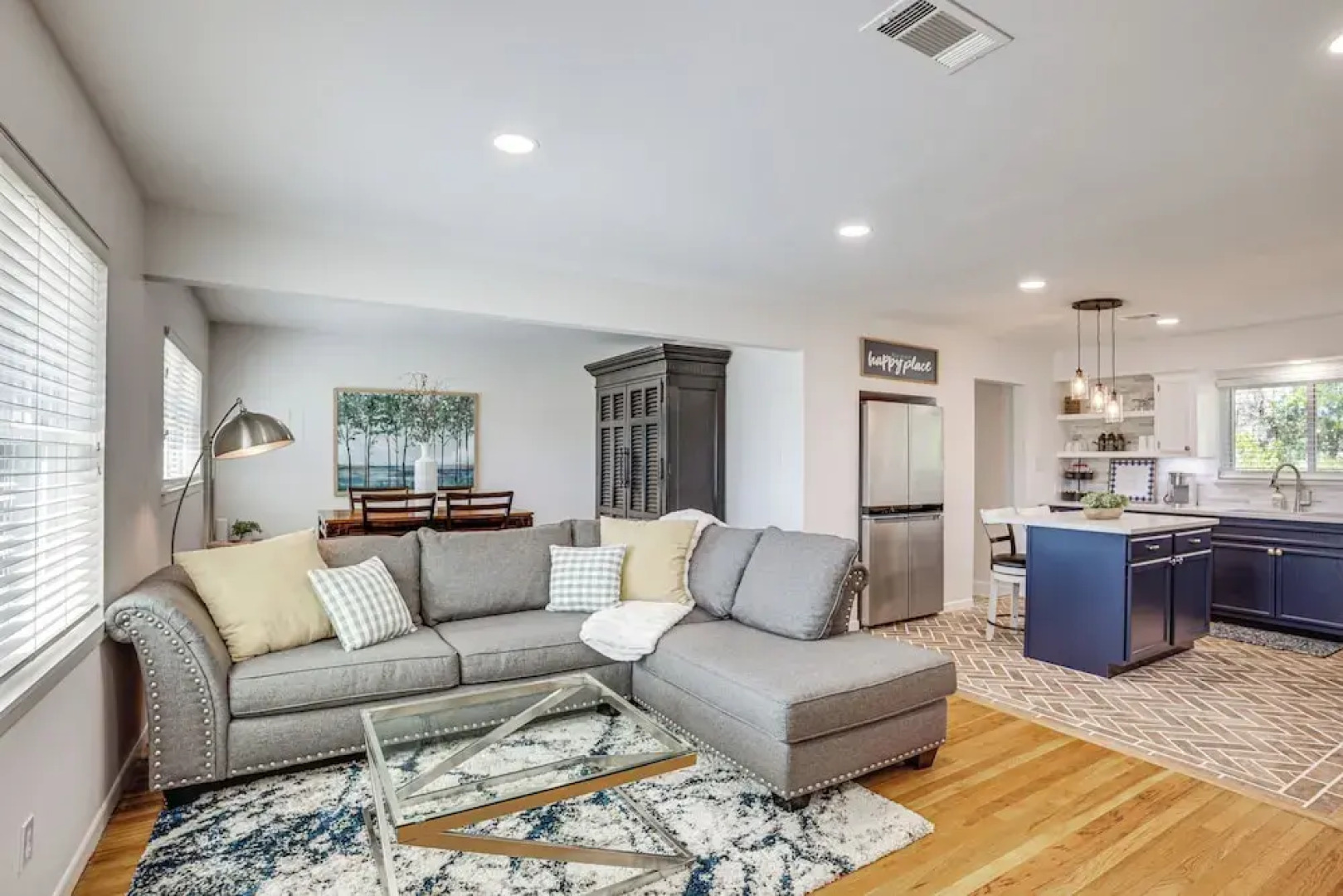 Pet-friendly Tomball Cottage: Steps to Downtown!