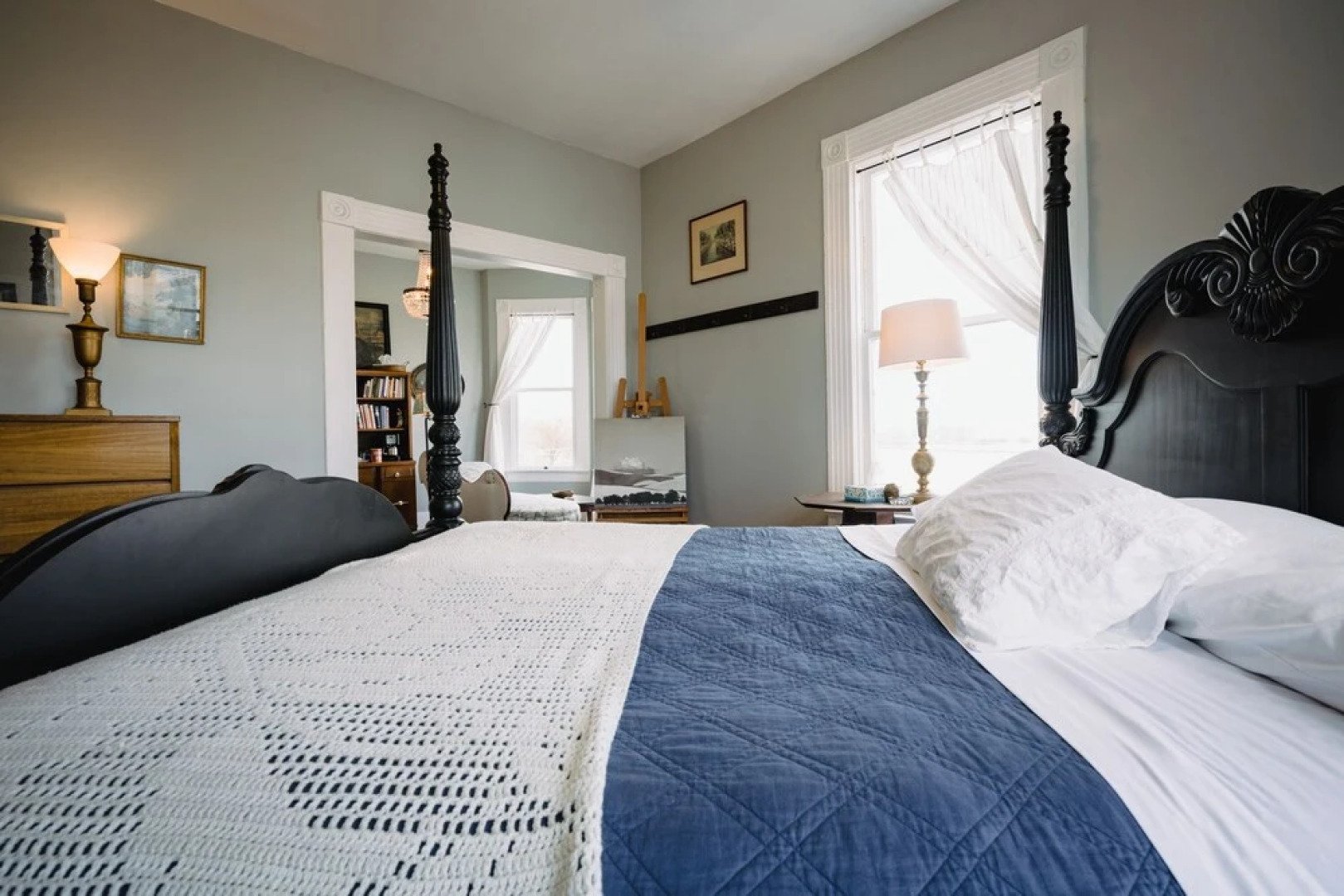 The Gilded Drifter Inn