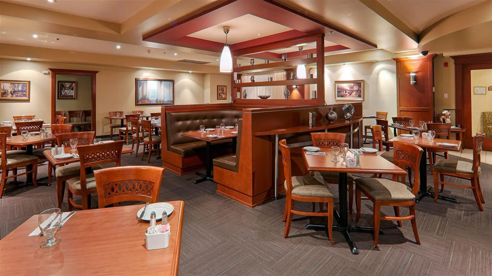 DoubleTree by Hilton Montreal Airport