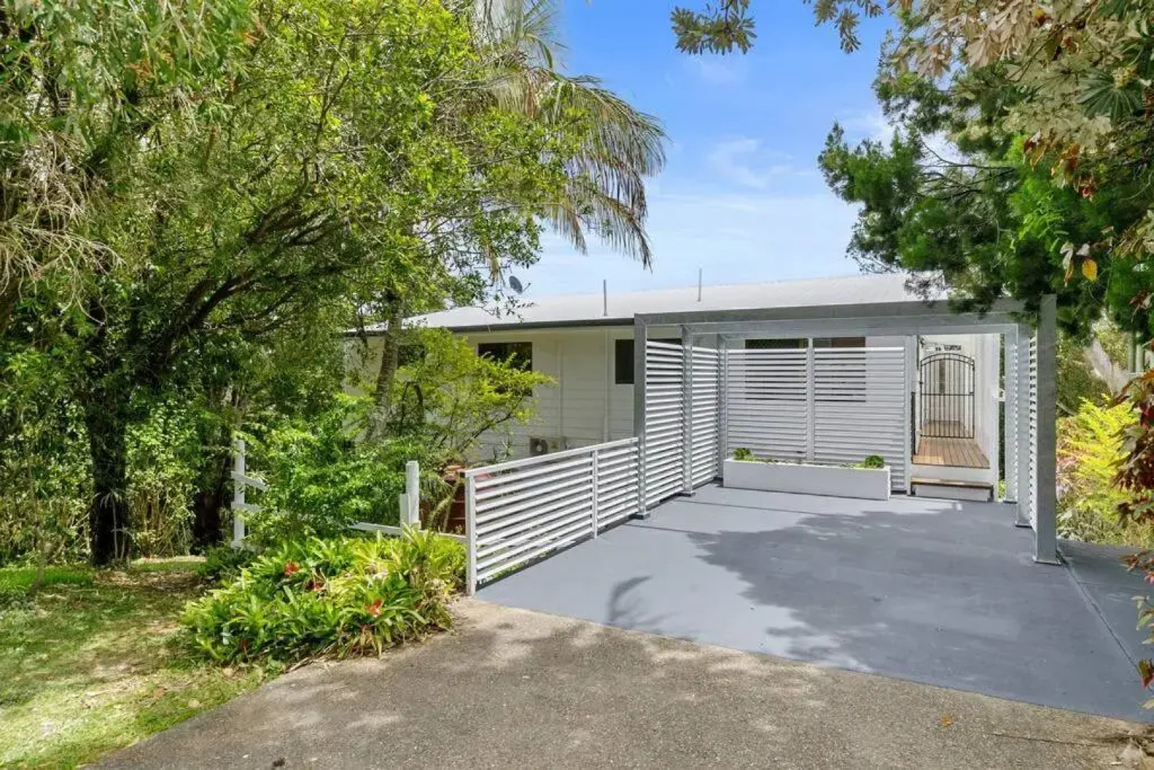 Yarabin - Luxury 6 Bedroom Home With Ocean Views