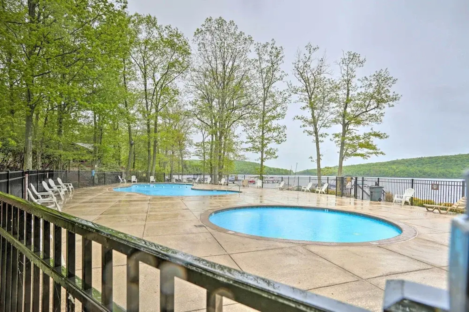 < Half-mi to Skiing: Lake Harmony Home w/ Hot Tub