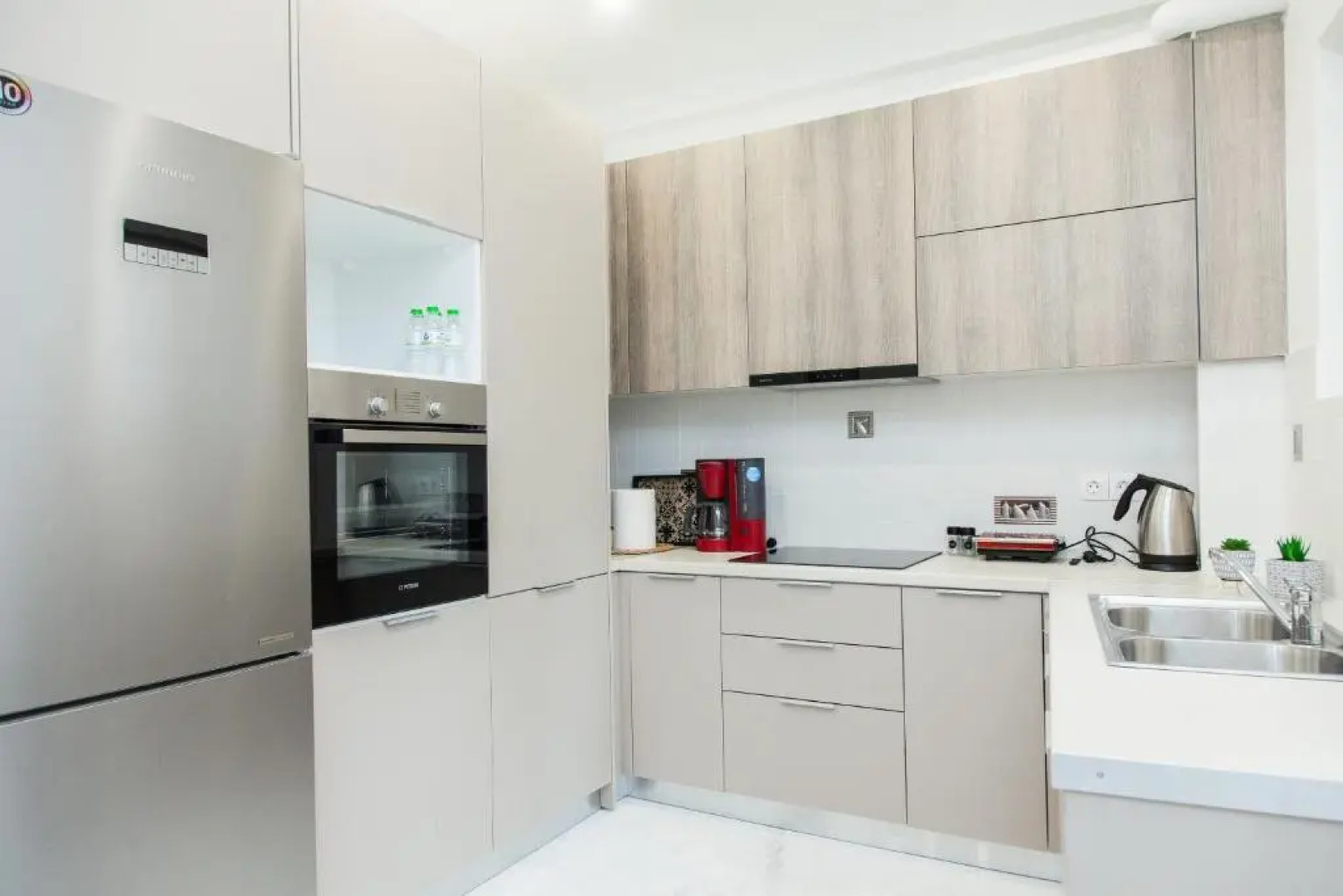 Modern 3-bedroom Apartment Next to Koridallos square