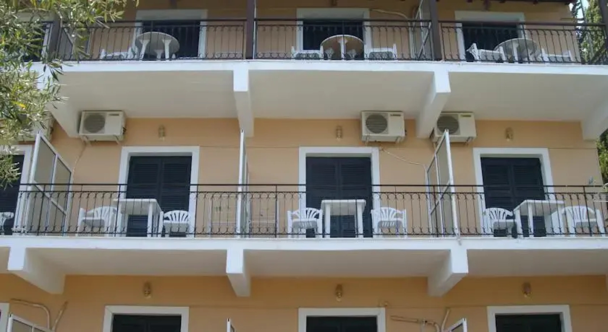 Spiros Apartments