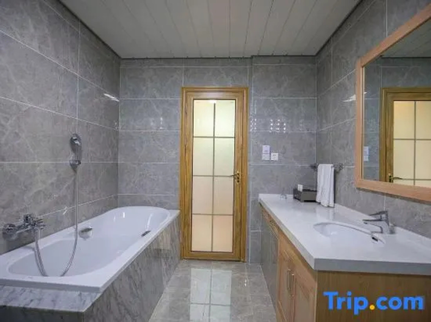 Lake of Fuxian Bicheng B&B (Chengjiang Sun Mountain Branch)