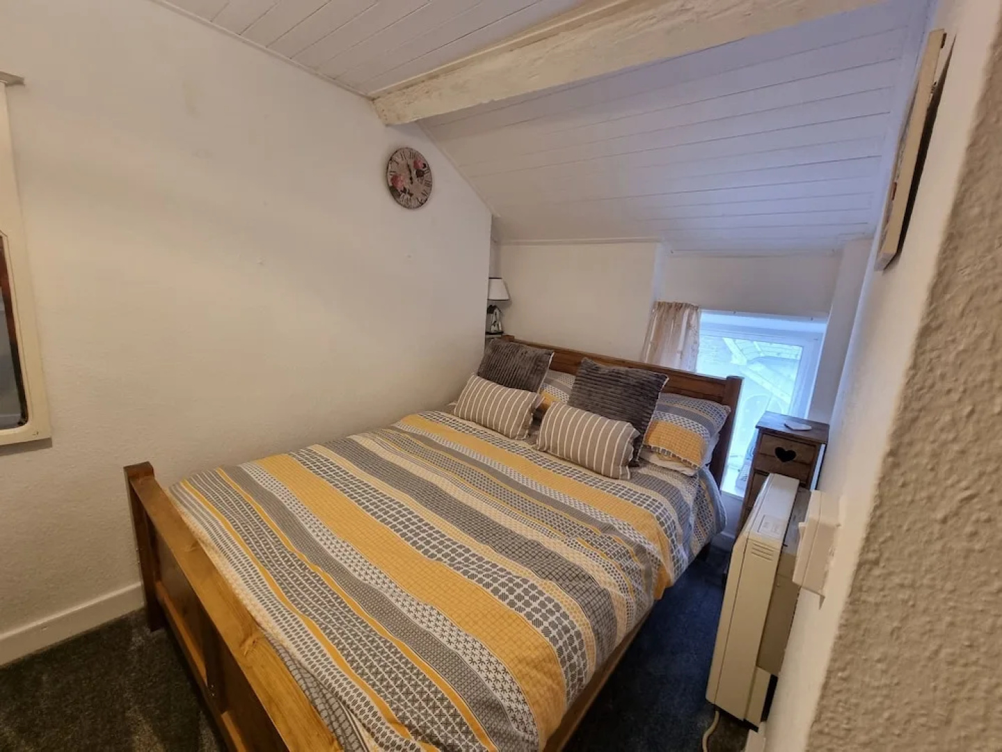 2 Bed House - Sleeps 3 - Pets - Garden - Parking