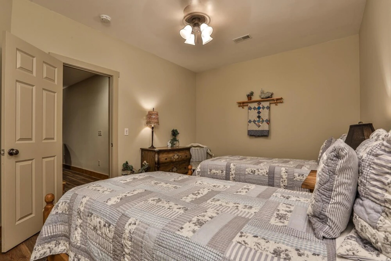 2 Duck Creek Cottage