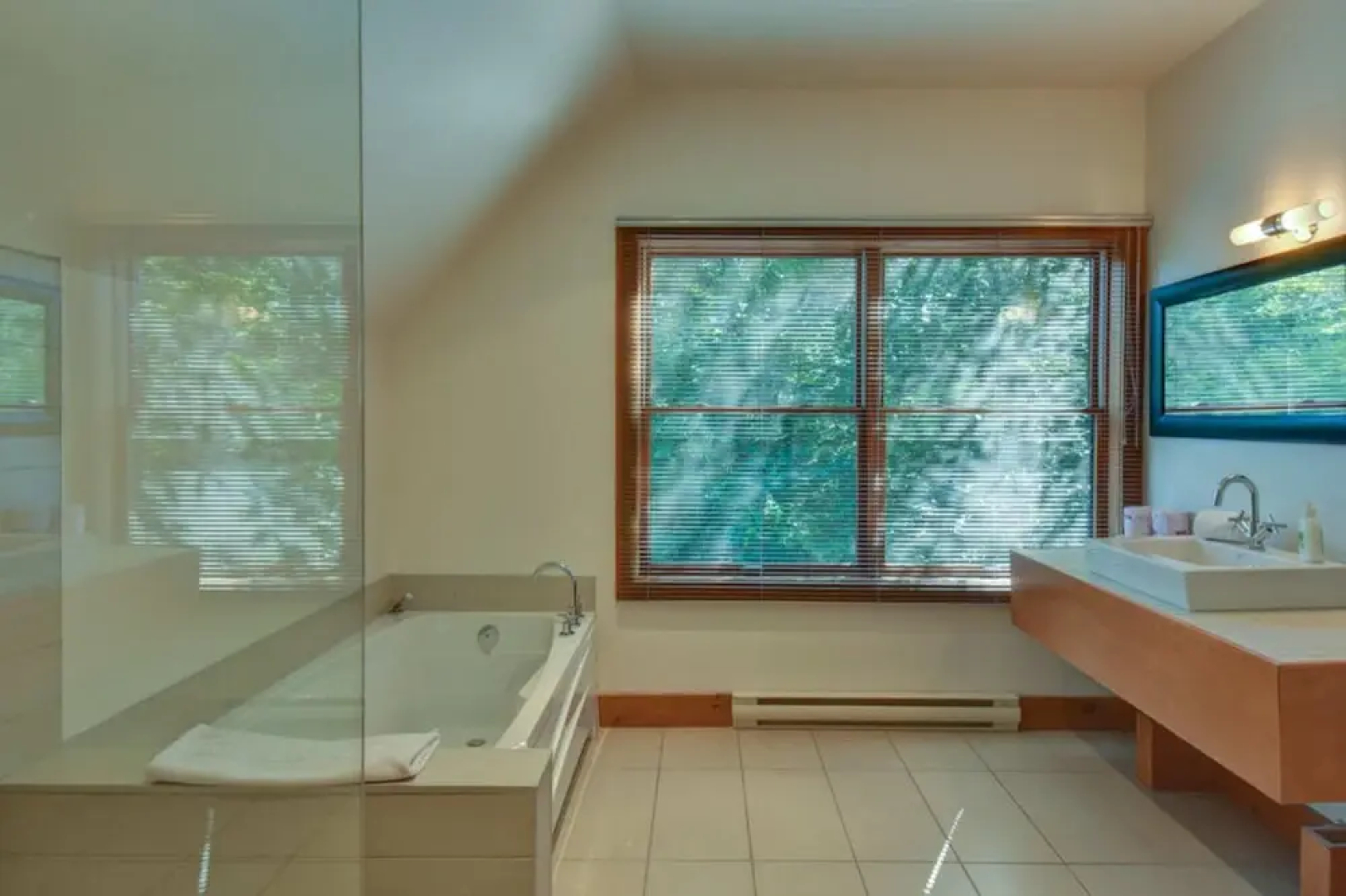 Spacious log Cottage Resort Access Citq 242255
