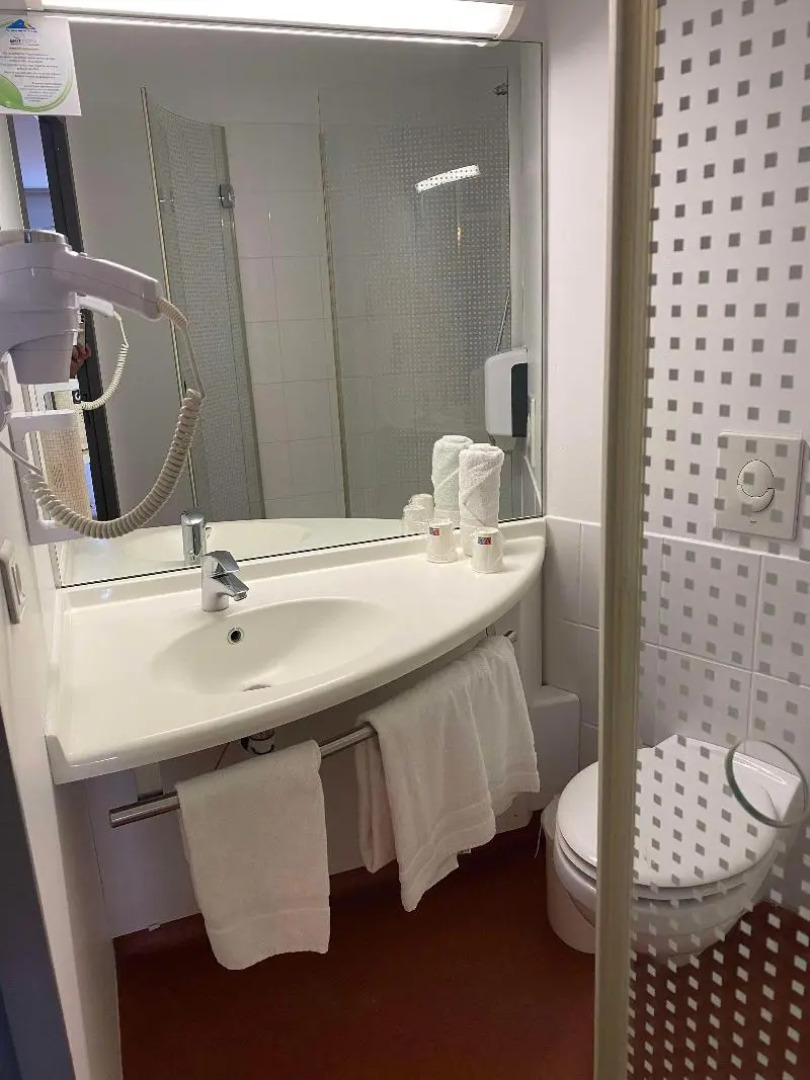 Brit Hotel Confort Montauban