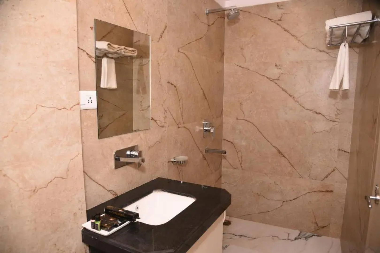 Hotel Ekta International