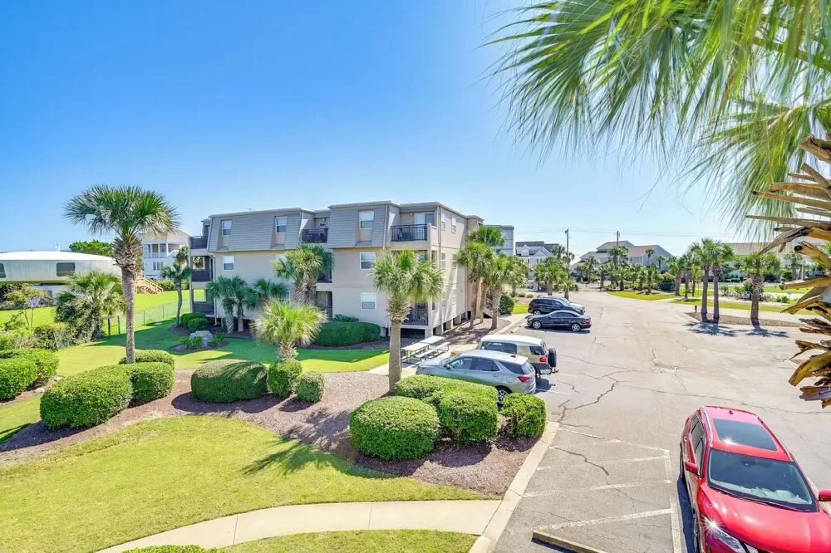 Private Beach & Pool Access: Murrells Inlet Condo!