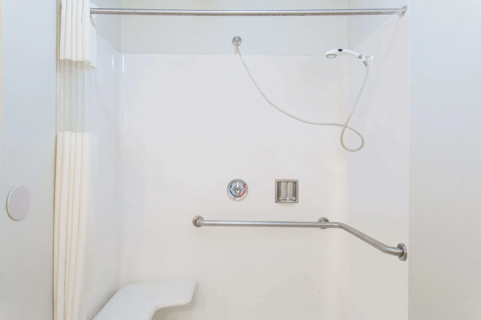 Upper Lake Inn and Suites