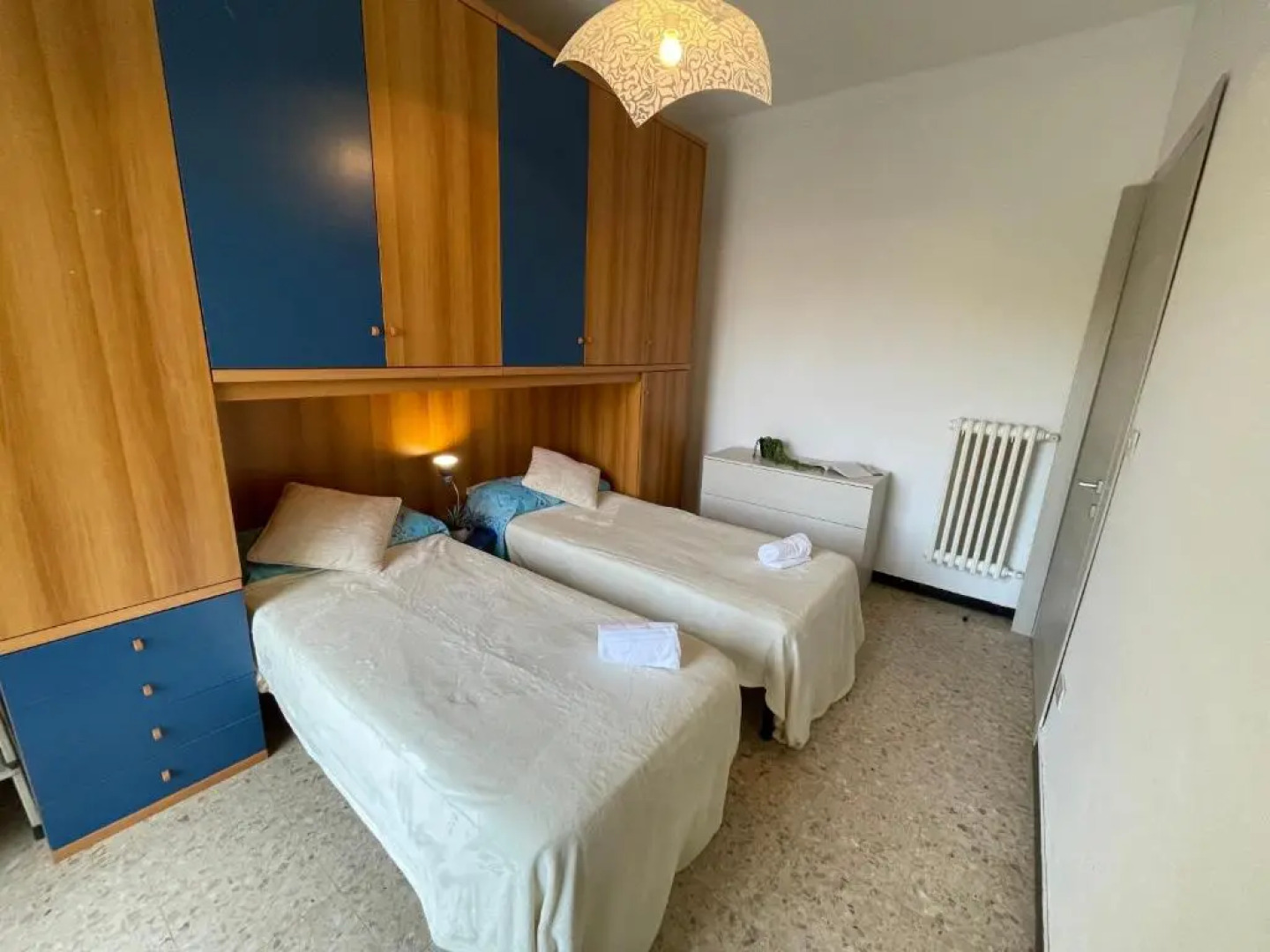 [Via XXV Aprile] 4 Locali - Di Fronte al Mare