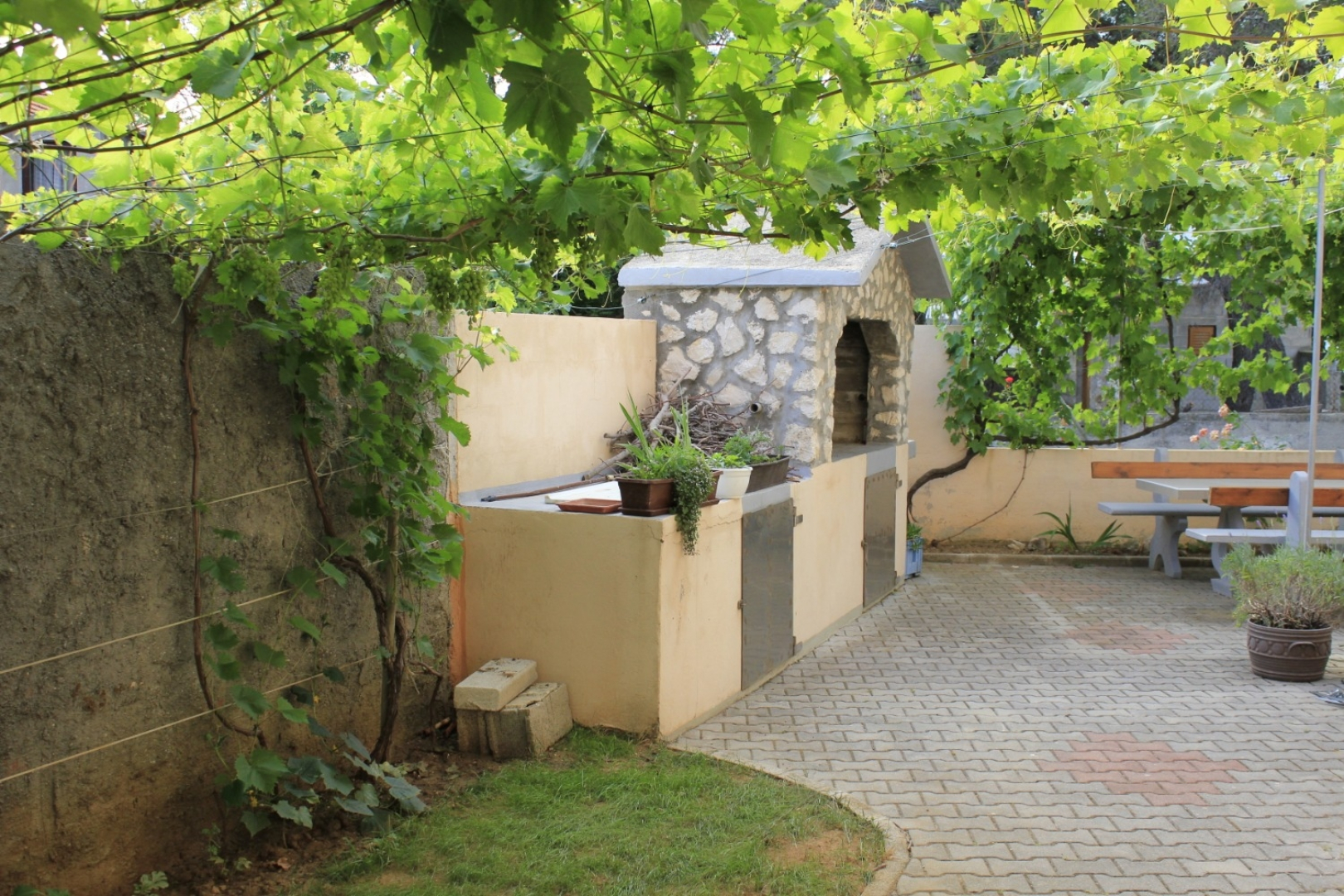 Apartment Ivan - 300 m from sea: A3 Nin, Zadar riviera