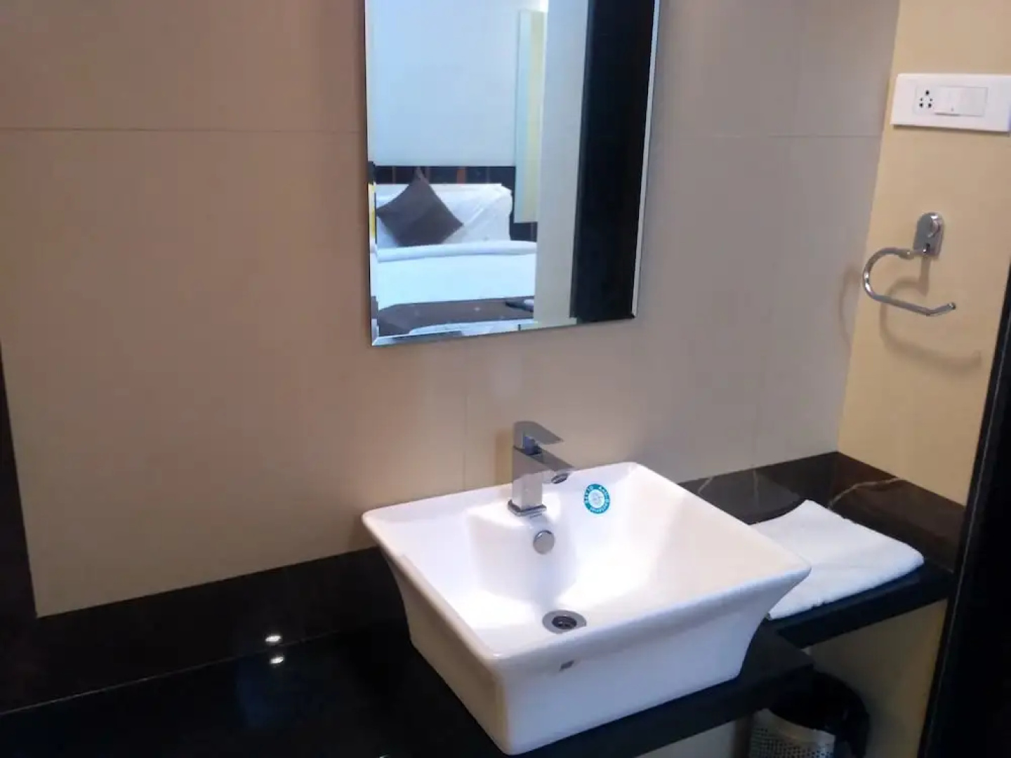 Hotel Maval Grand