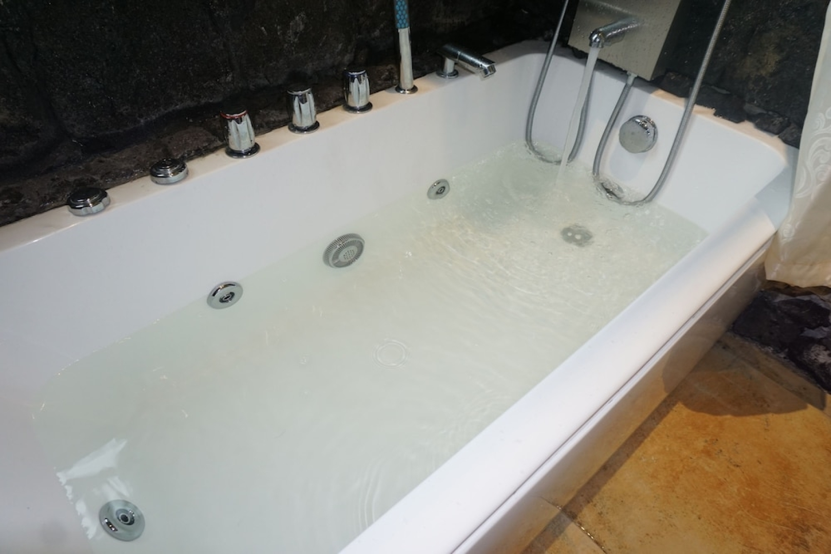 Casa Spa Room With Tub, spa Services With Turkish Bath, Exfoliations