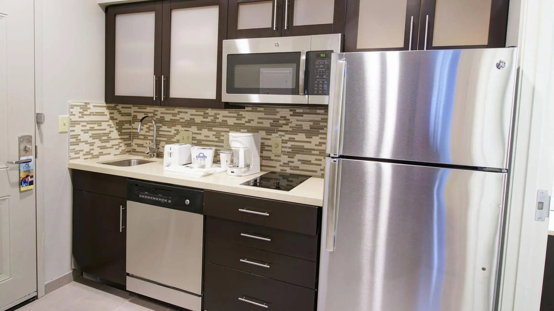 Days Inn & Suites Port Arthur