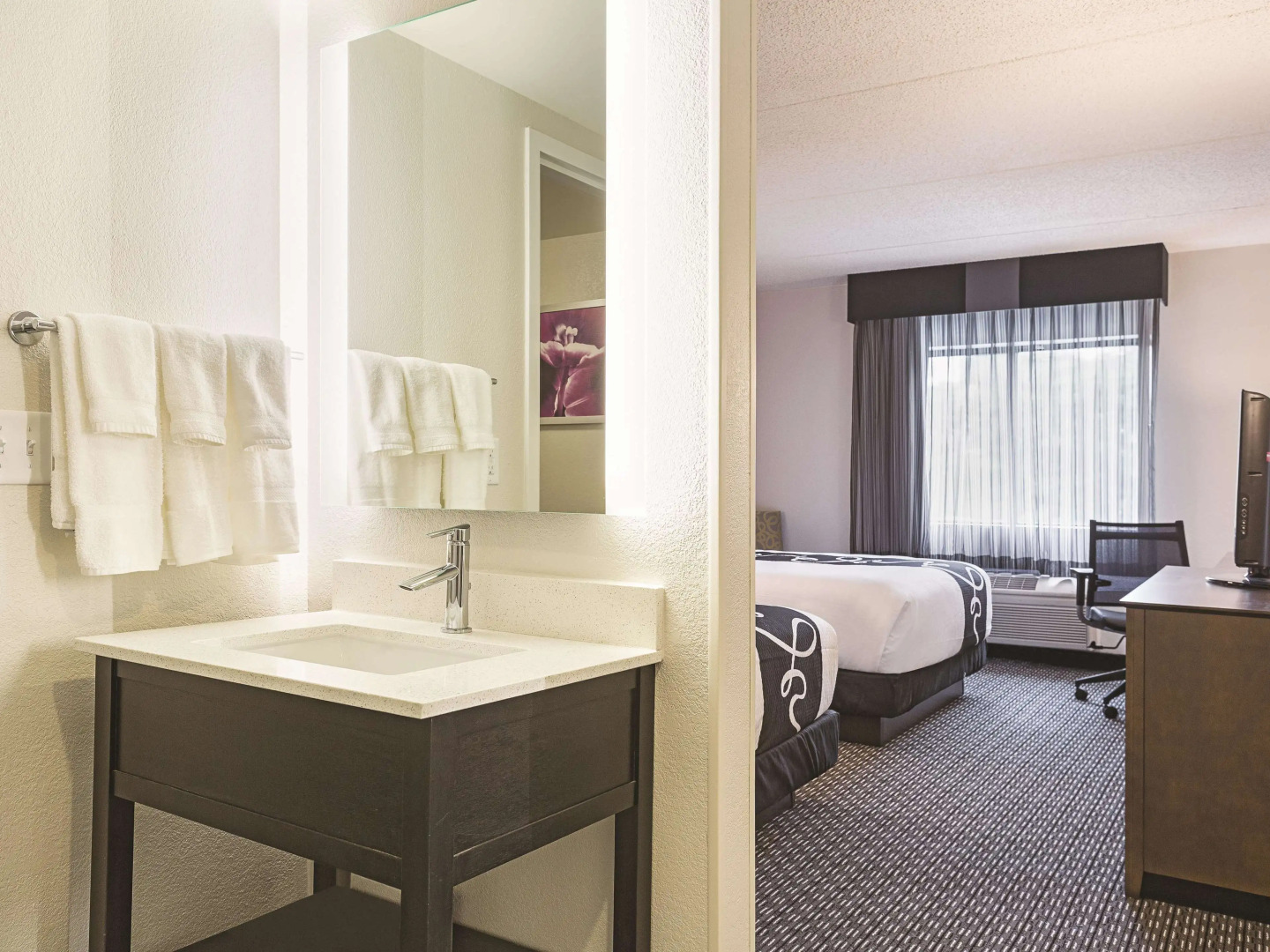 La Quinta Inn & Suites by Wyndham Baltimore BWI Airport