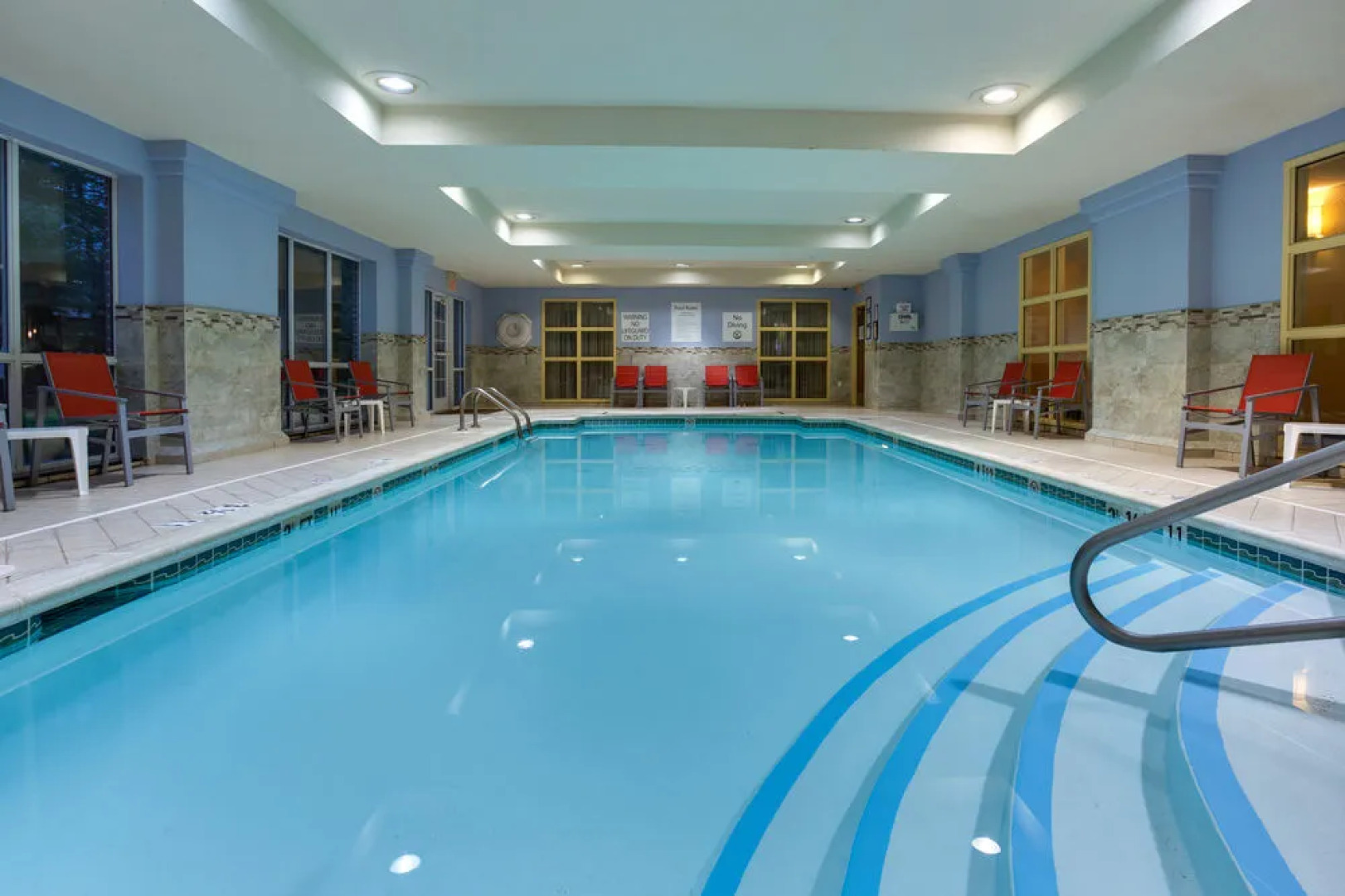 Holiday Inn Express & Suites Tower Center New Brunswick
