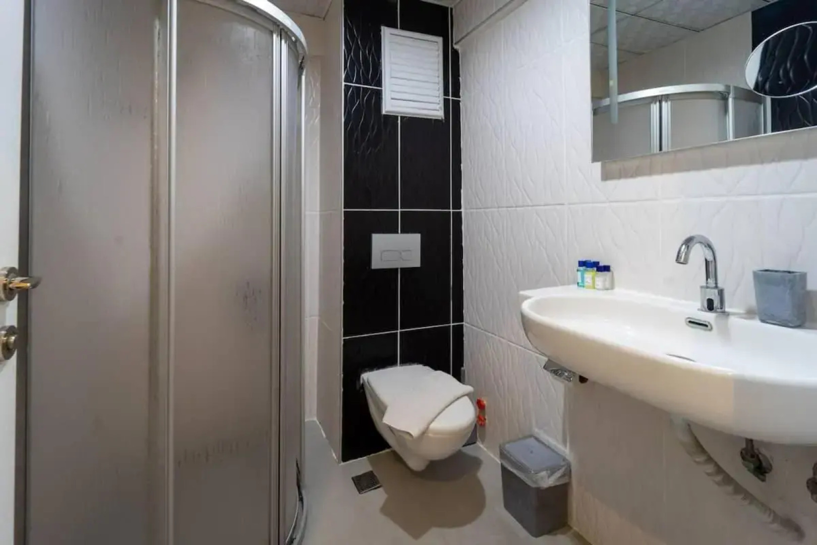 Aurasia SeaSide Hotel