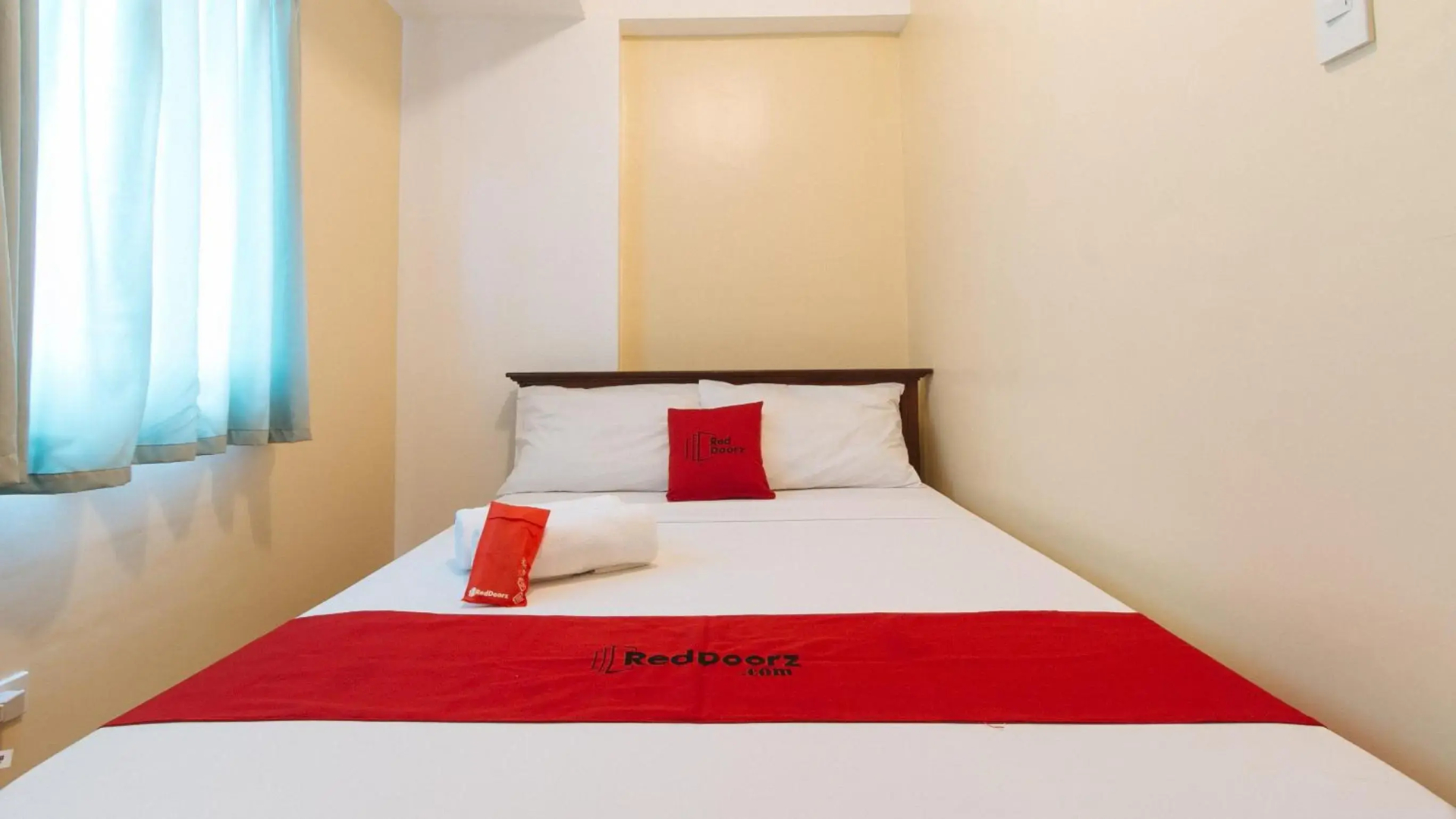 RedDoorz @ Moonwalk Paranaque