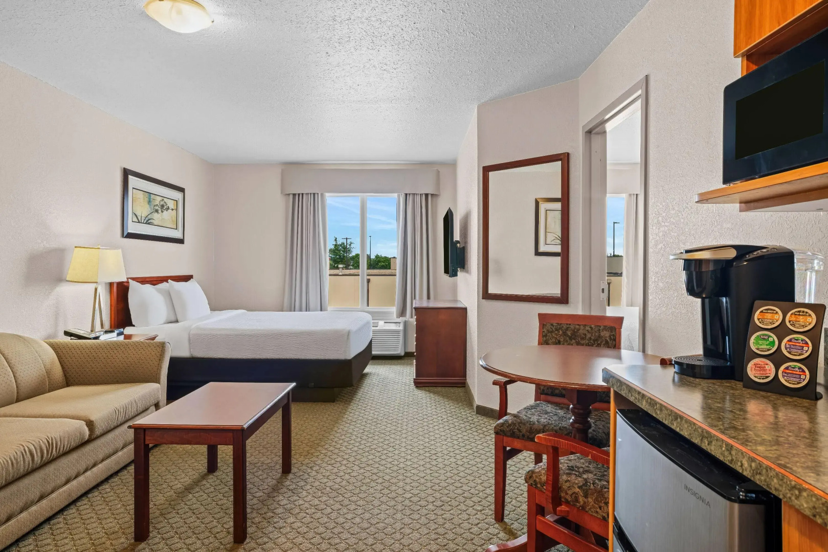 Days Inn & Suites by Wyndham Winkler