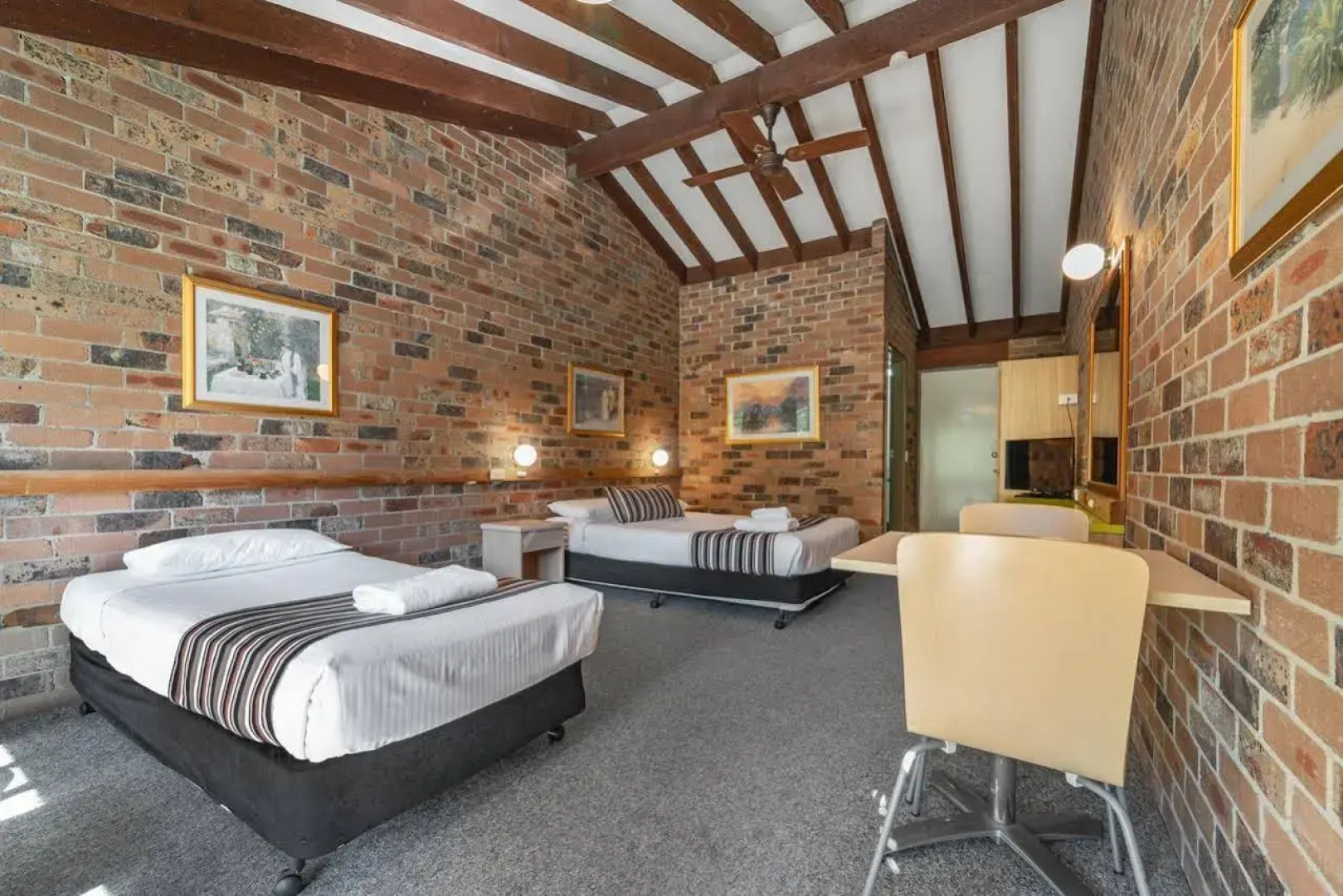 Avoca Beach Hotel