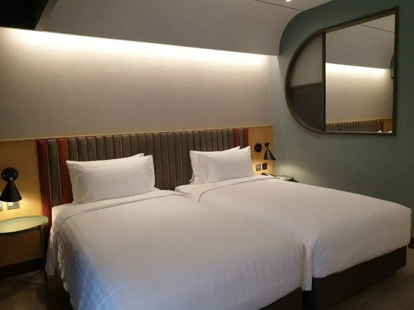 The Quarter Onnut by UHG