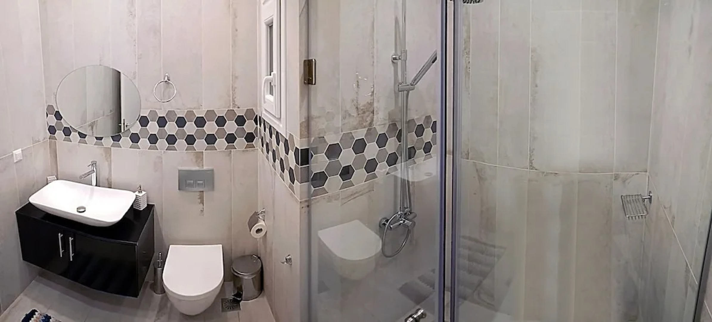 Alpinia Deluxe Apt Must