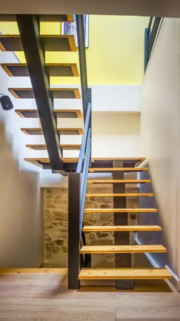 Belle Et Grande Maison de Village Au Bord de L'eau