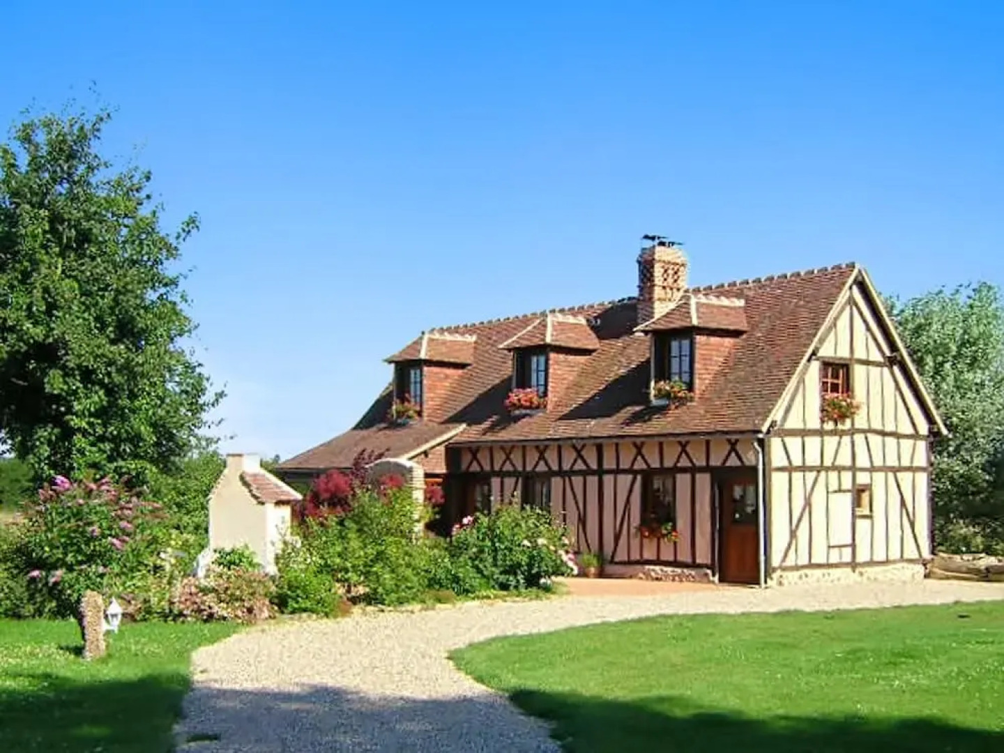 House With 3 Bedrooms in Chéronvilliers, With Enclosed Garden and Wifi