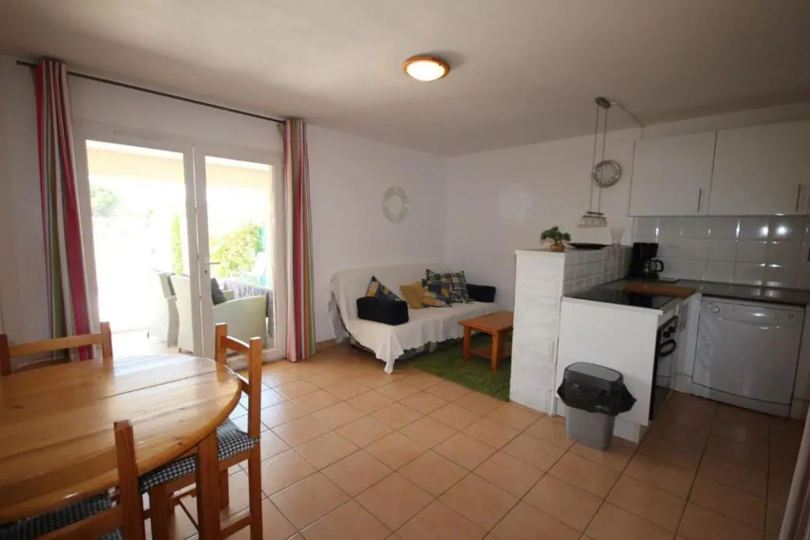 Belle villa 2 chambres terrasse vue réserve naturelle dans résidence sécurisée avec piscine commune 800m de la mer LRCS50