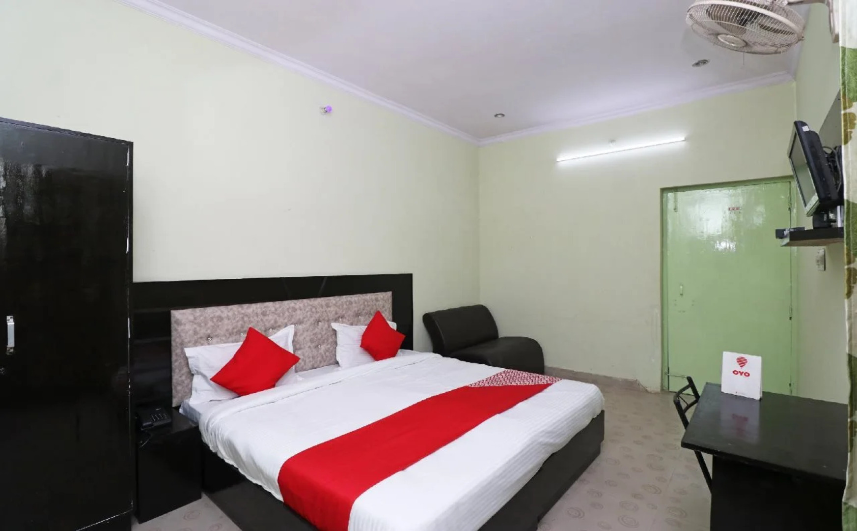 OYO Flagship 23686 UR Guest House