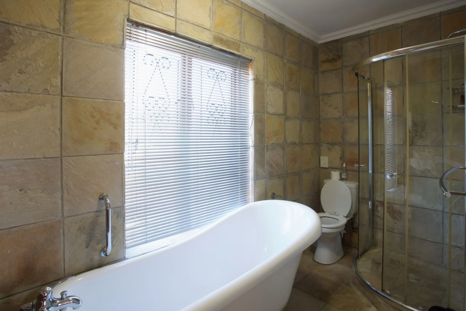 Sea Whisper Guest House & Self Catering