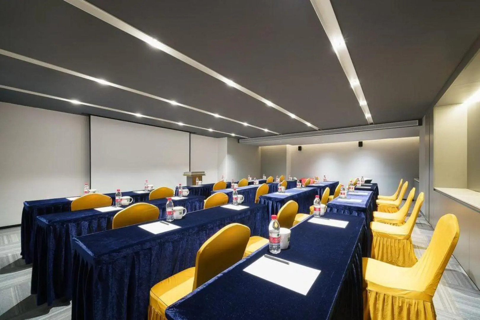 Ibis Hotel (Maoming Cultural Square)