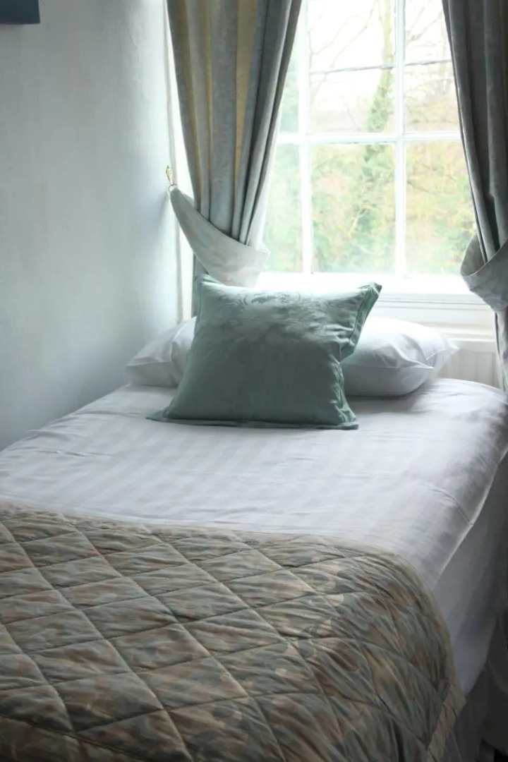 The Crown House Hotel