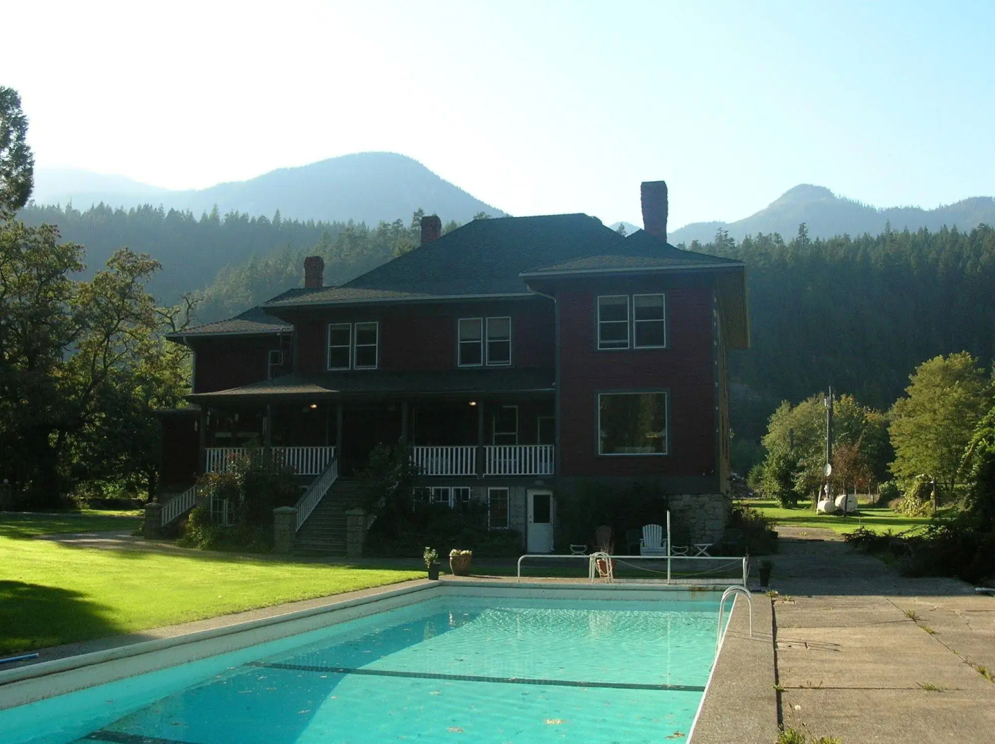 Sasquatch Crossing Eco Lodge B&B