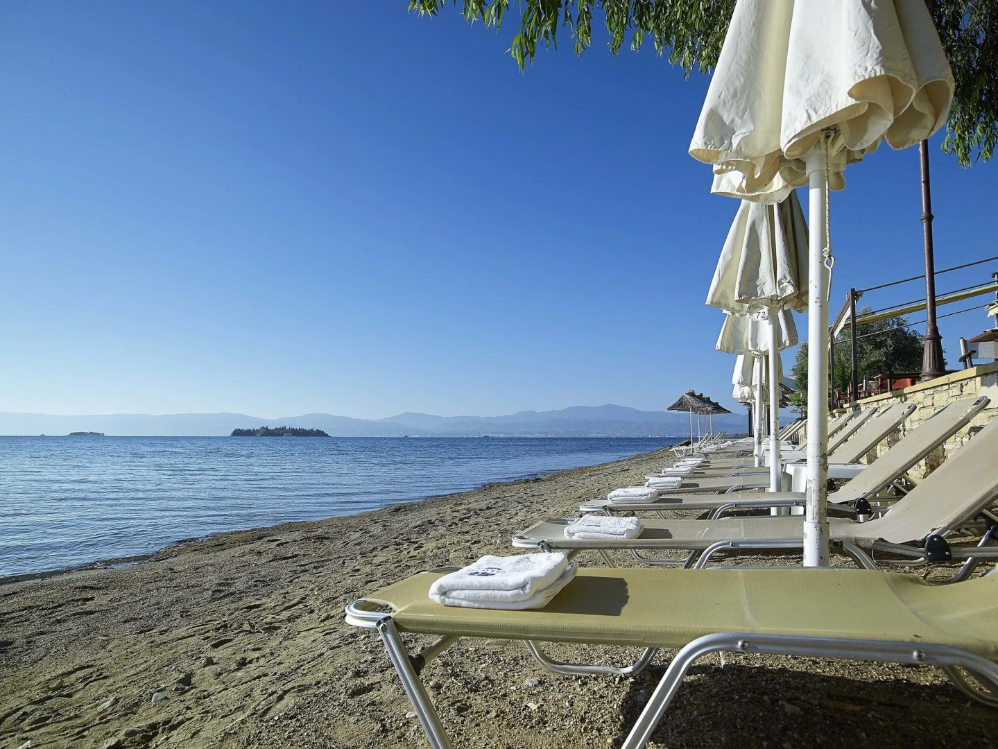 Avantis Suites Hotel