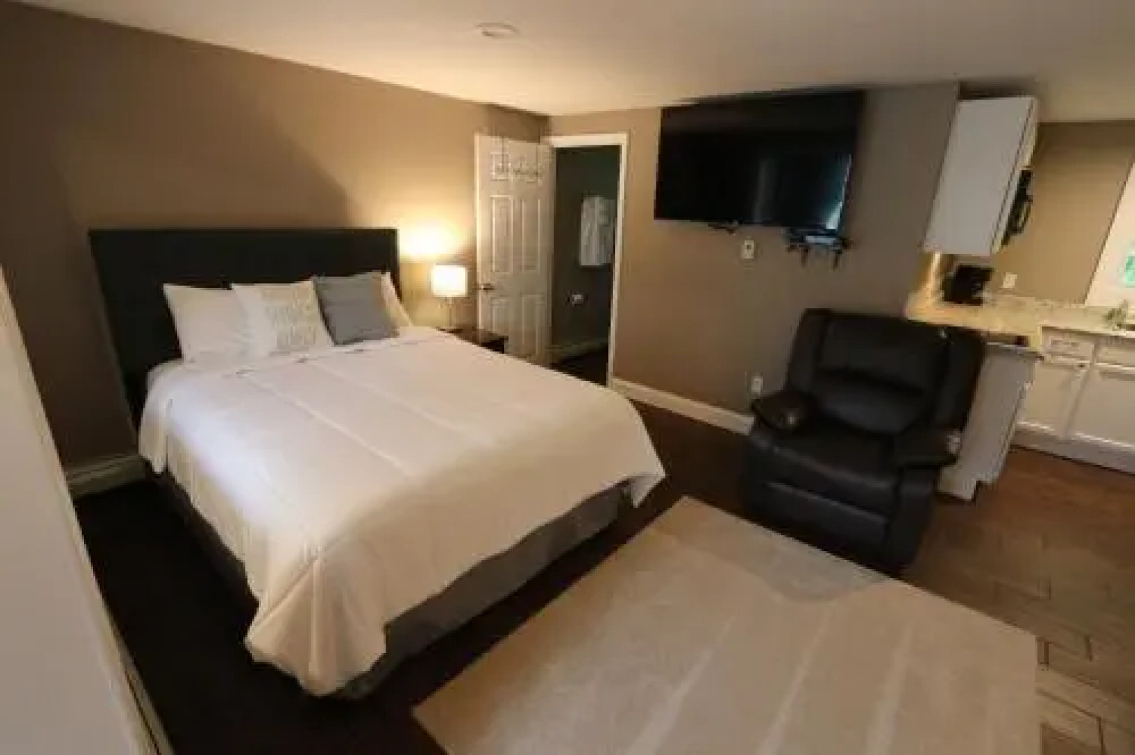 Brimley Motel Suites