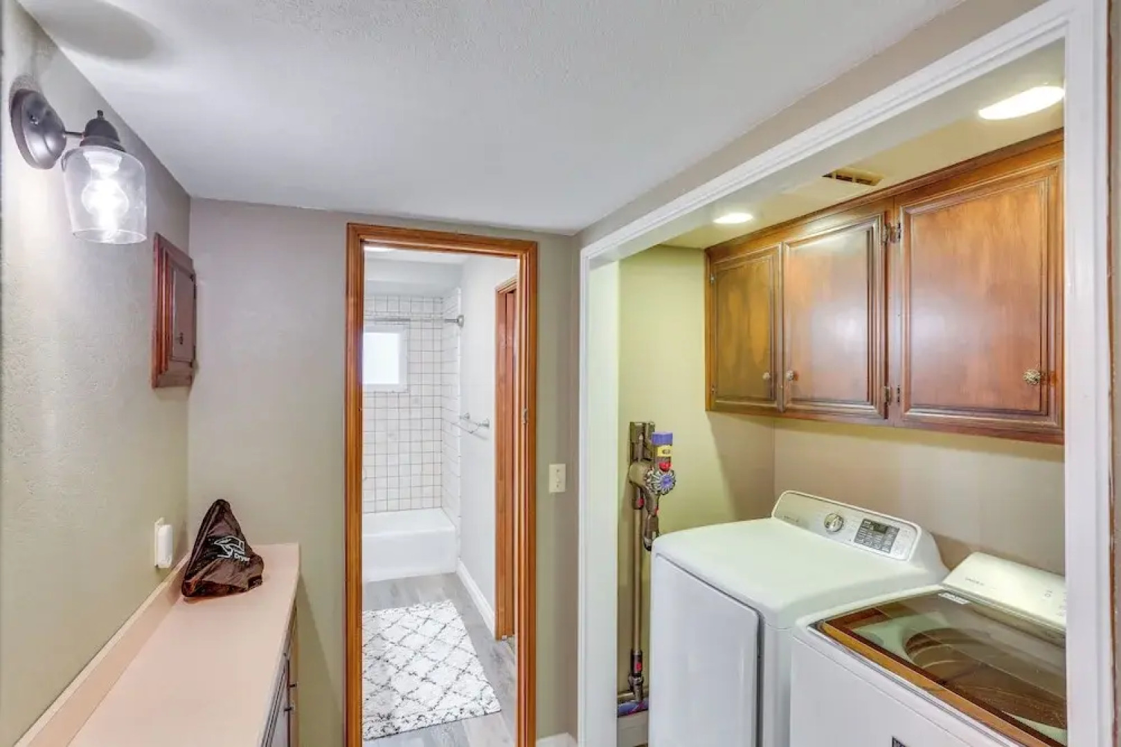 Mid-century Mod Cottage, Steps to Lake Gregory!