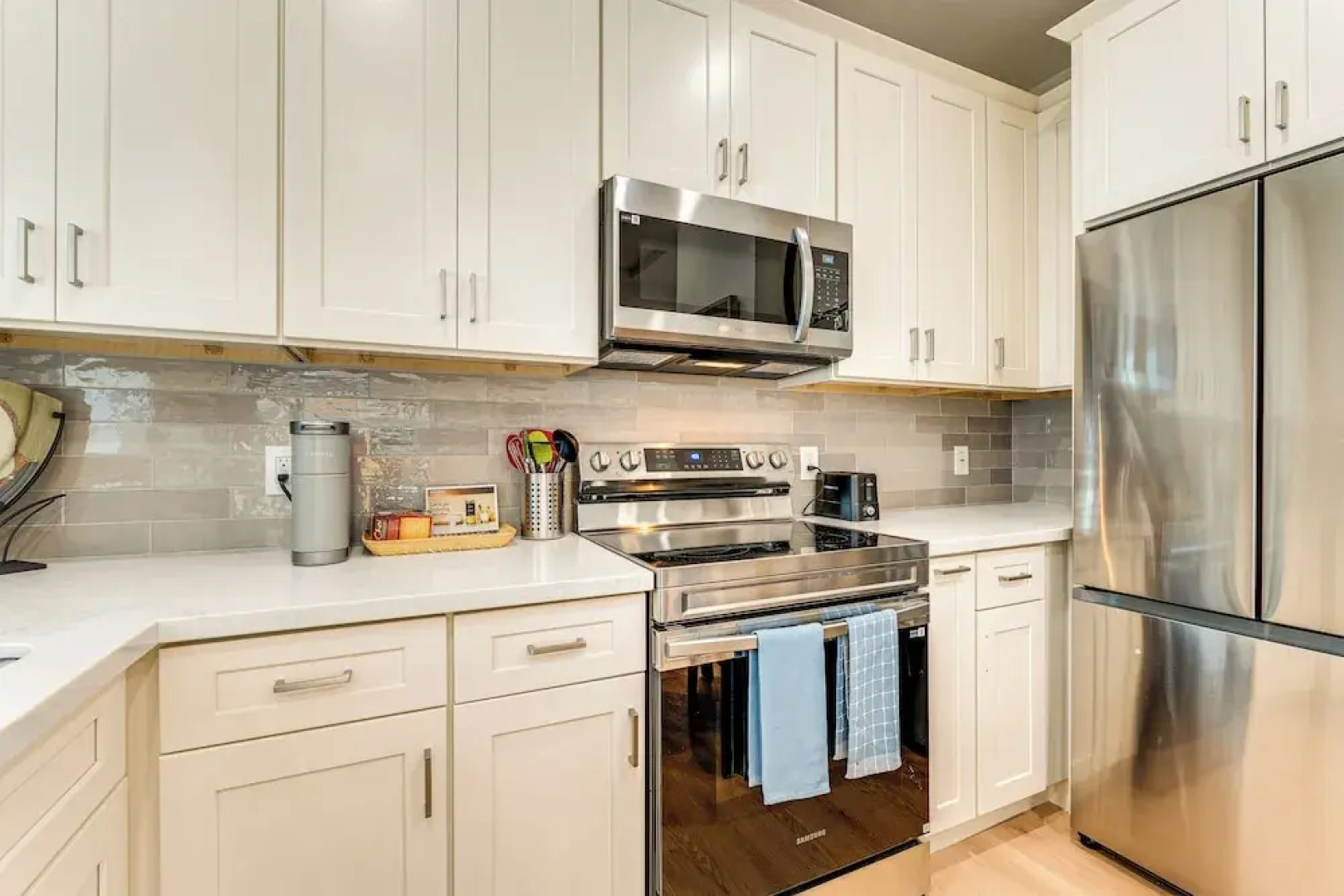 3 Mi to UC Davis: Retreat w/ Furnished Patio!