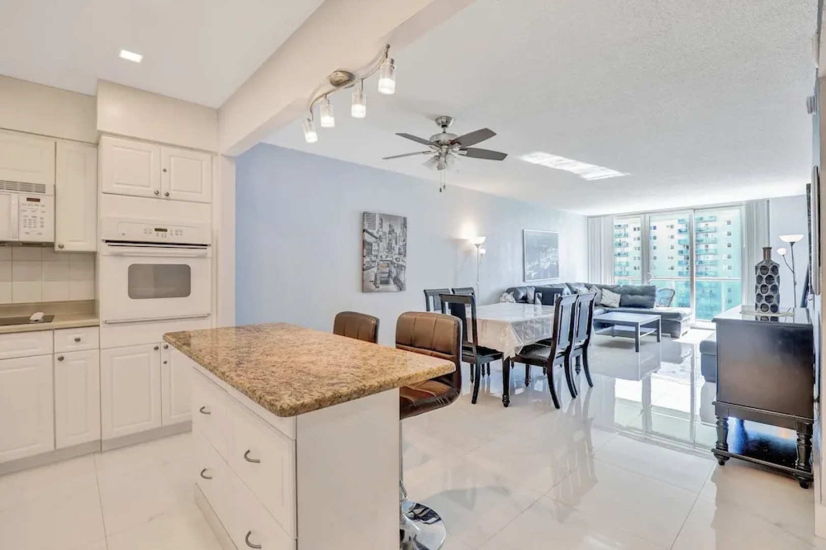Destination Stays-Ocean View Condo Miami