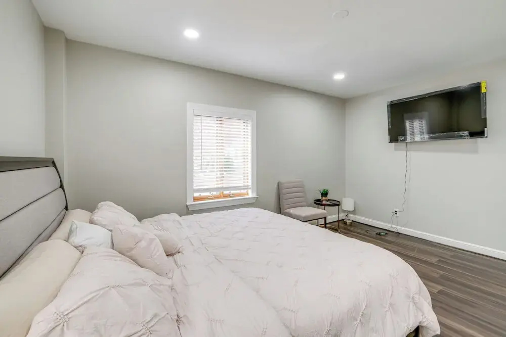 Silver Springs Home: Walk to Downtown!