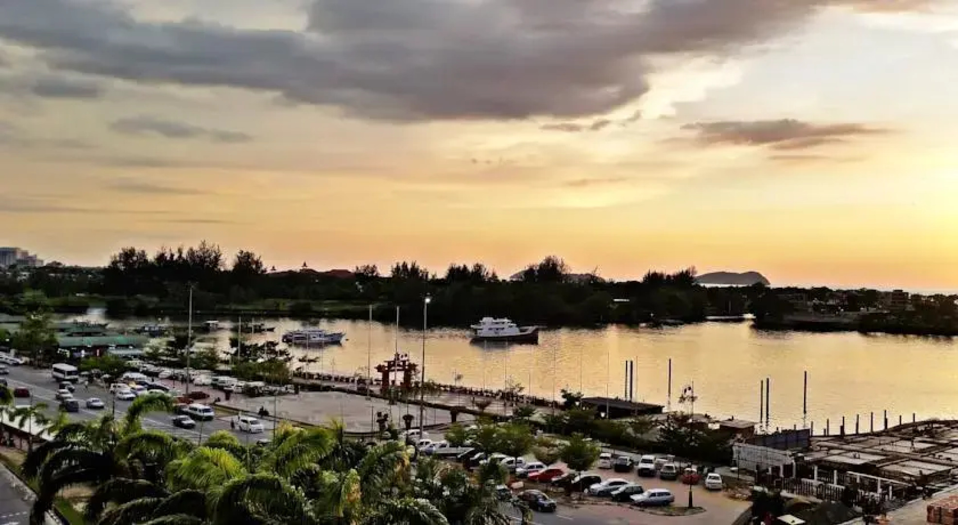 Waterfront Holiday Suites @ Marina Court Resort Kota Kinabalu