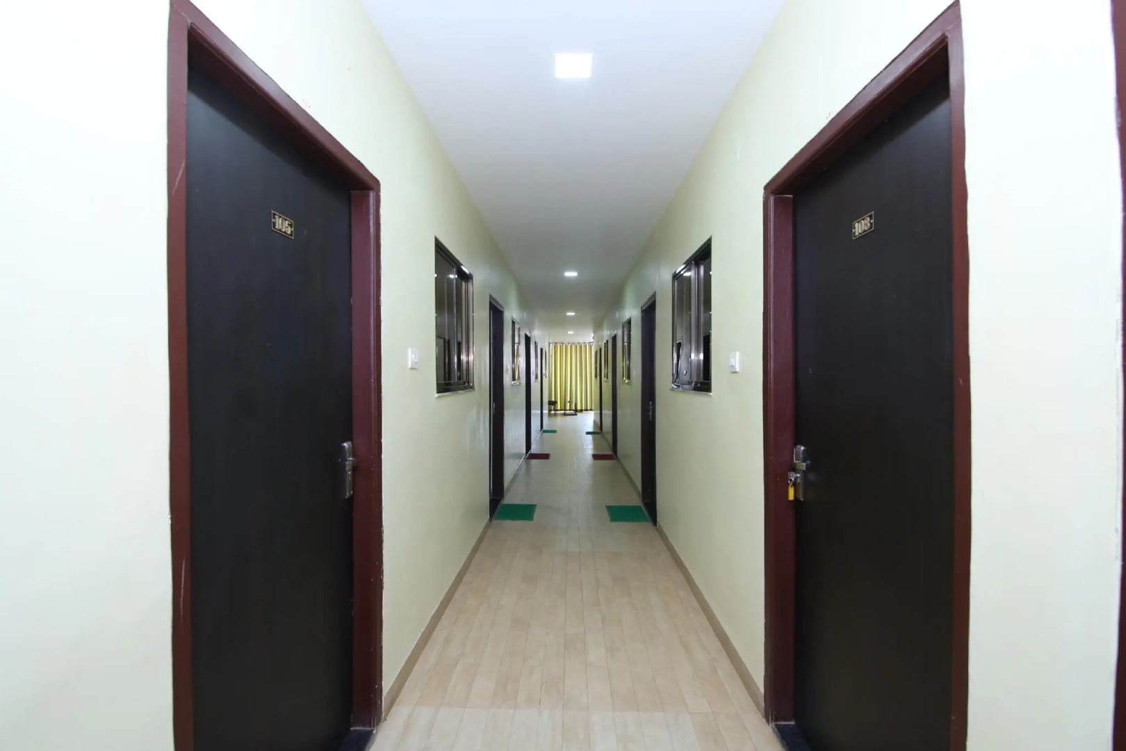 OYO 12407 Hotel Shri Radha ISBT