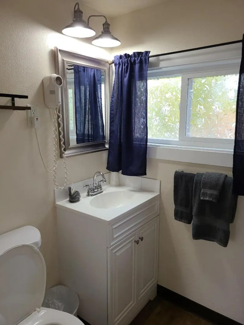 Lamplighter Cabins & Suites