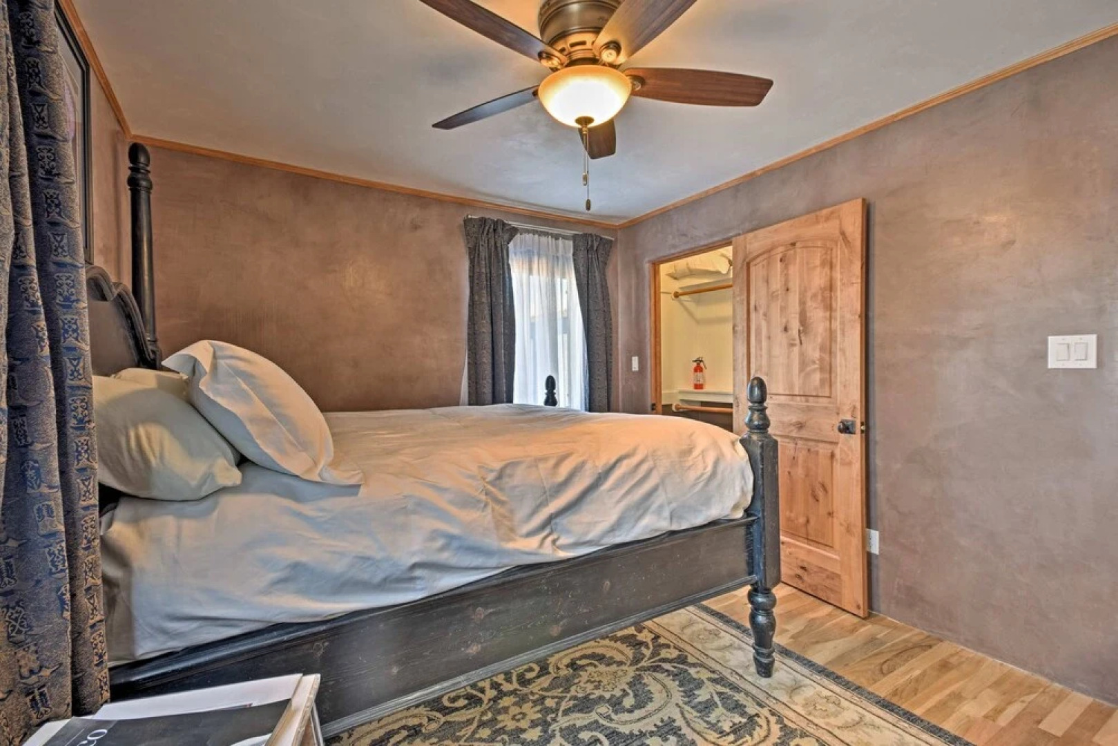 Cozy 'blue Adobe' w/ Steam Room 2 Mi. From Taos!